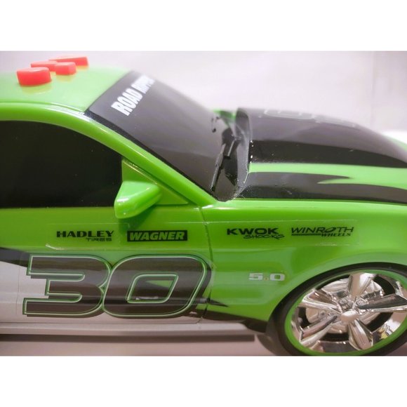 Road Rippers 2010 Ford Mustang 5.0 GT Lights, Sound, Forward Motion, Works Green - Picture 9 of 9